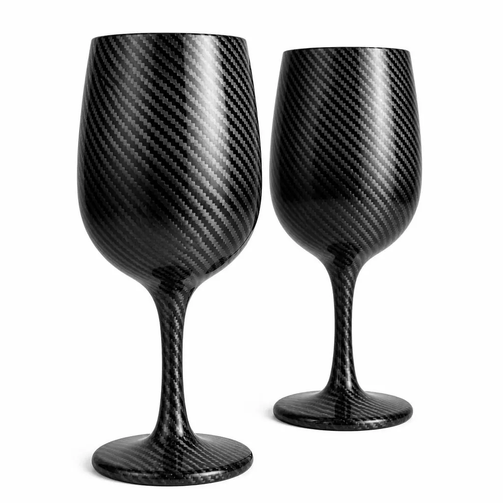 Copas de vino de lujo forradas en fibra de carbono real