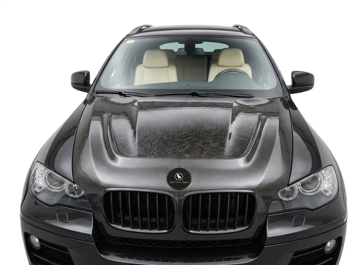 BMW X6 con capó en fibra de carbono full